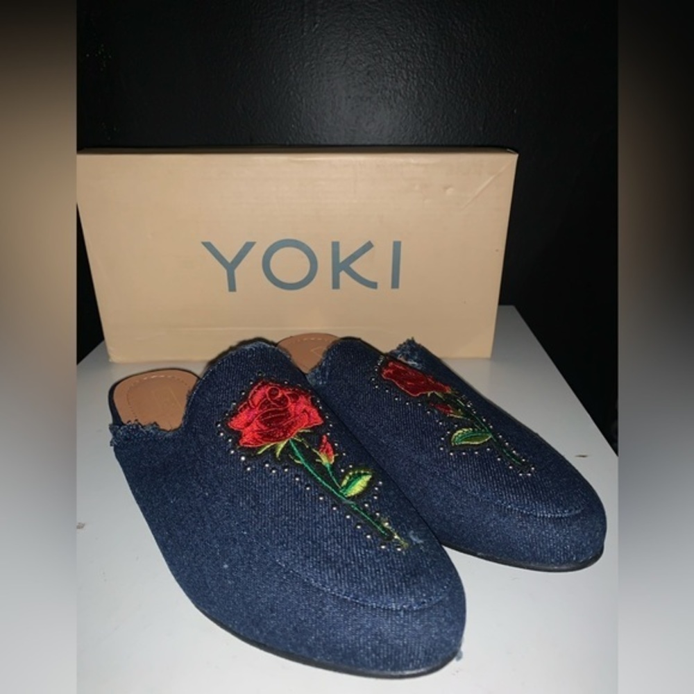 NWT And in box Yoki denim mule flats with rosé embroidery‎ size 8